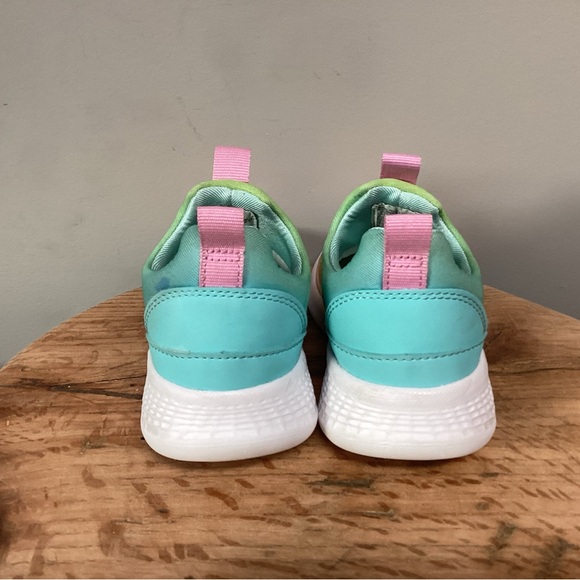 Cat & Jack Girls Slip on Sneaker type Shoe Size 8 - Excellent Condition - Picture 7 of 9